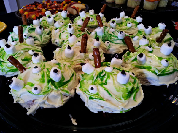 monstor eye cupcakes
