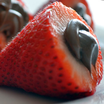 How to Make Nutella Stuffed Strawberries