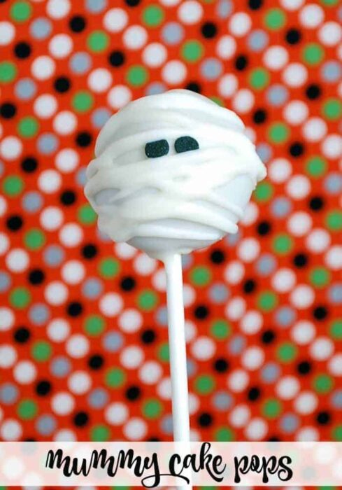 halloween mummy cake pops