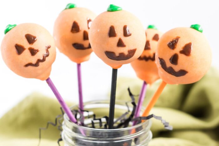 Jack-O-Lantern Cake Pops