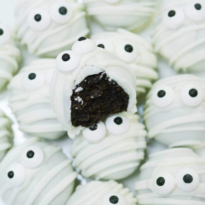 HALLOWEEN MUMMY TRUFFLES

